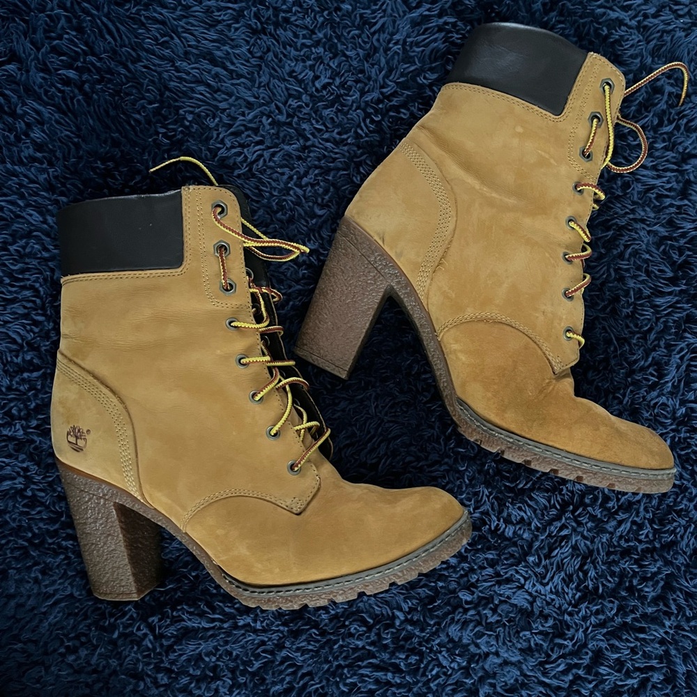 Timberland Women's Tan Nubuck Lace-Up Block Heel Boots with Black Collar